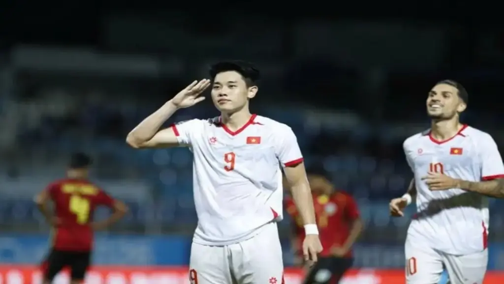 Đình Bắc nhận điểm 10, chia sẻ về màn ăn mừng ở trận thắng 7-0