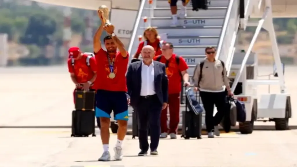 Đội tuyển Tây Ban Nha về nước sau chức vô địch World Cup 2026