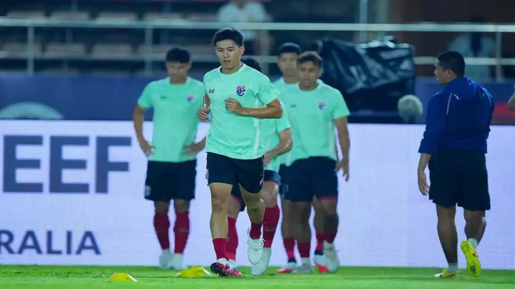 Lào 0-0 Thái Lan (H1): Đội khách suýt ghi bàn sớm