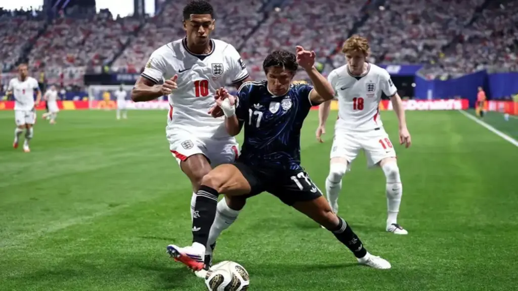 Messi tỏa sáng giúp Argentina lội ngược dòng giành vé vào chung kết