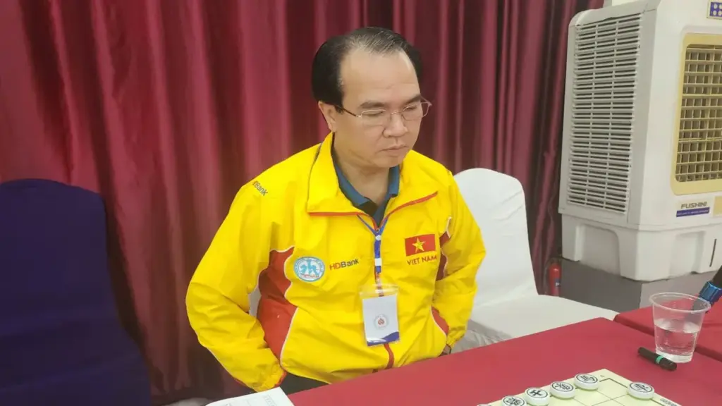 Nguyễn Thành Bảo giúp Việt Nam thắng sít sao 'thập hổ' Trung Quốc ở ván 1