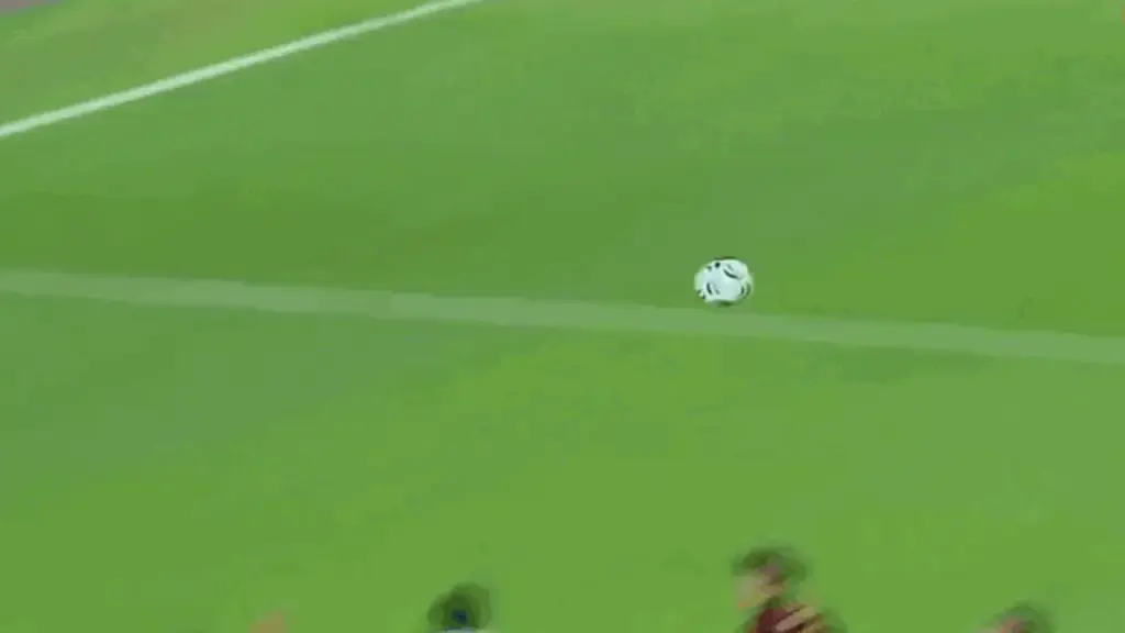 Video: Cú hat-trick đẳng cấp của tiền đạo 1m96 tuyển Indonesia