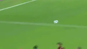 Video: Cú hat-trick đẳng cấp của tiền đạo 1m96 tuyển Indonesia